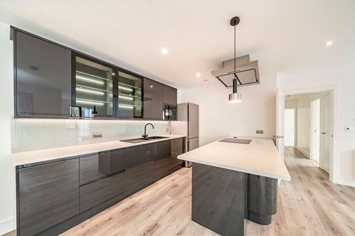 2 Bedroom Flat To Rent In Coomer Place, London, SW6