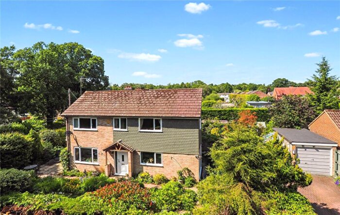 4 Bedroom Detached House For Sale In Newfield Road, Liss, Hampshire, GU33