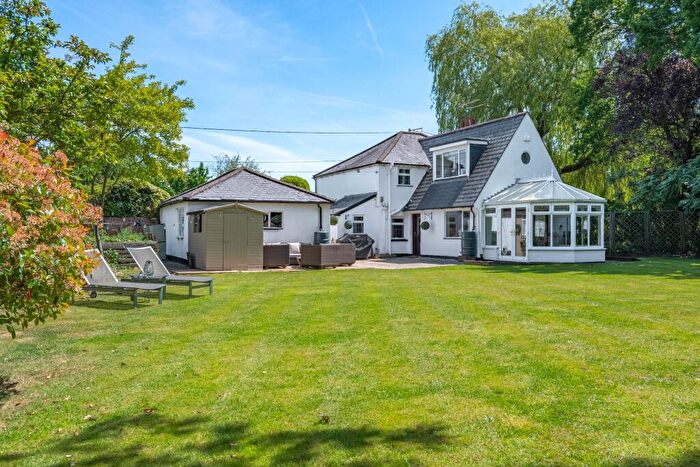 4 Bedroom Detached House For Sale In Barkham Street, Wokingham, RG40