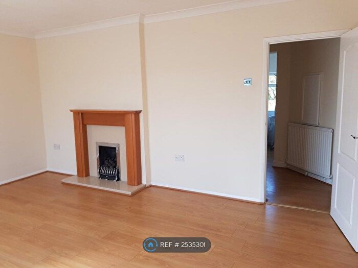 1 Bedroom Flat To Rent In Dacre Gardens, Borehamwood, WD6