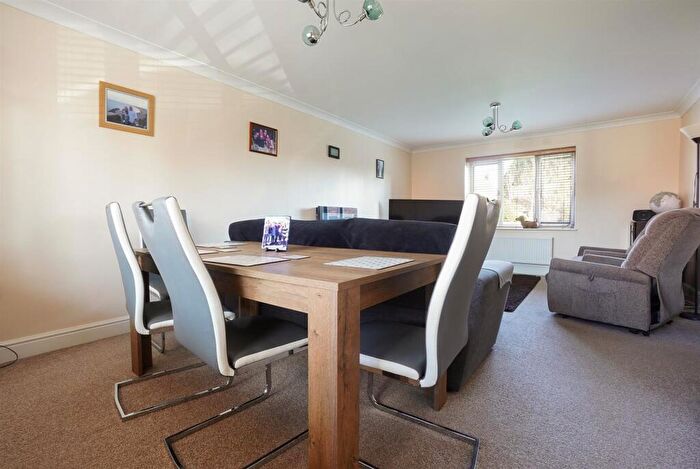 2 Bedroom Flat For Sale In Darlow Drive, Stratford-Upon-Avon, CV37