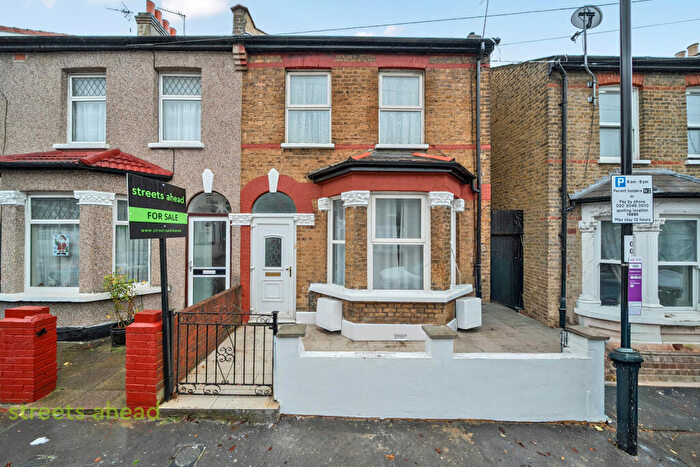 6 Bedroom Semi Detached House For Sale In Pemdevon Road, Croydon, CR0