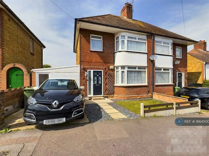 4 Bedroom Semi-Detached House To Rent In Gaze Hill Avenue, Sittingbourne, ME10