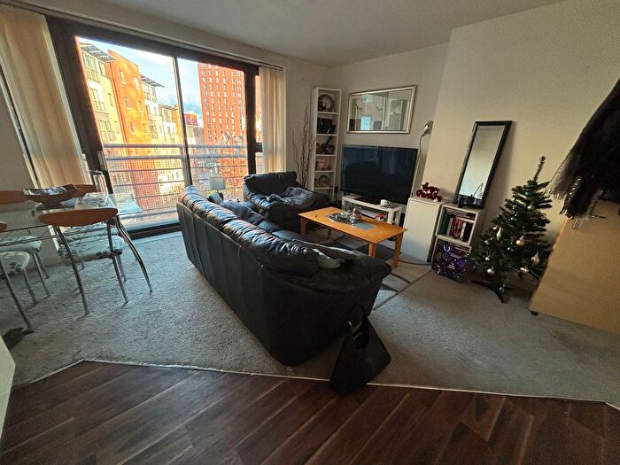 2 Bedroom Flat To Rent In Chapel Street, Salford, M3