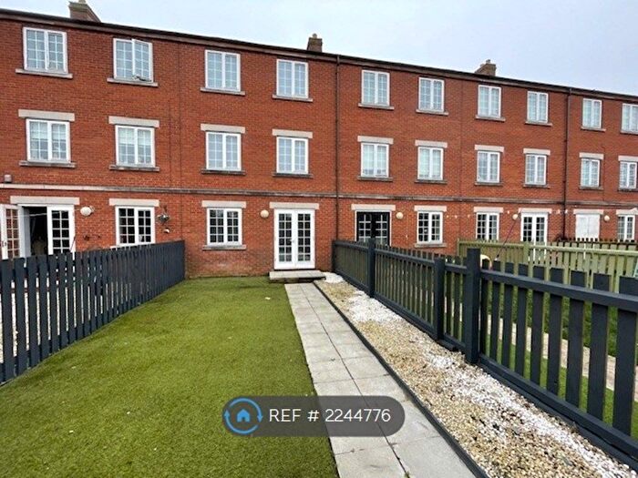 4 Bedroom Terraced House To Rent In Patrick Street Mews, Grimsby, DN32