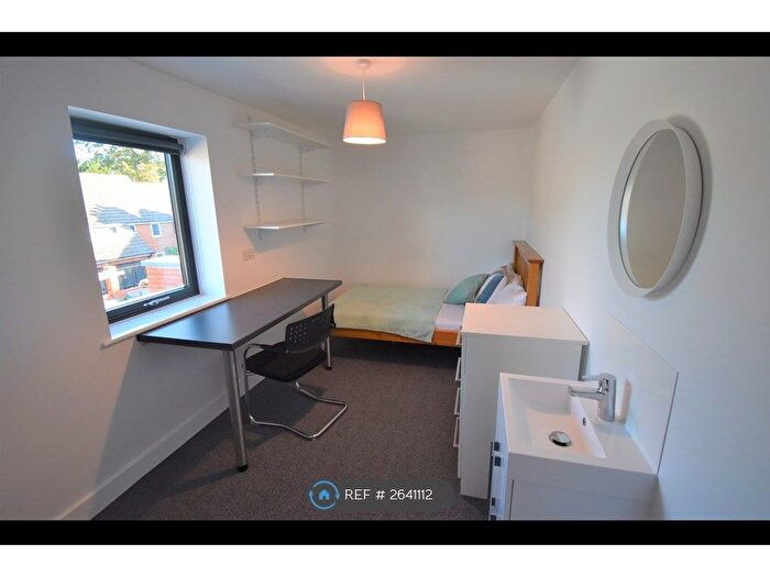 7 Bedroom End Terrace House To Rent In Hillside Court, Reading, RG1