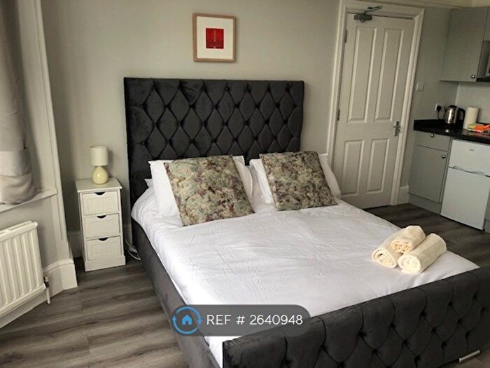 Studio To Rent In Yew Tree Road, Slough, SL1