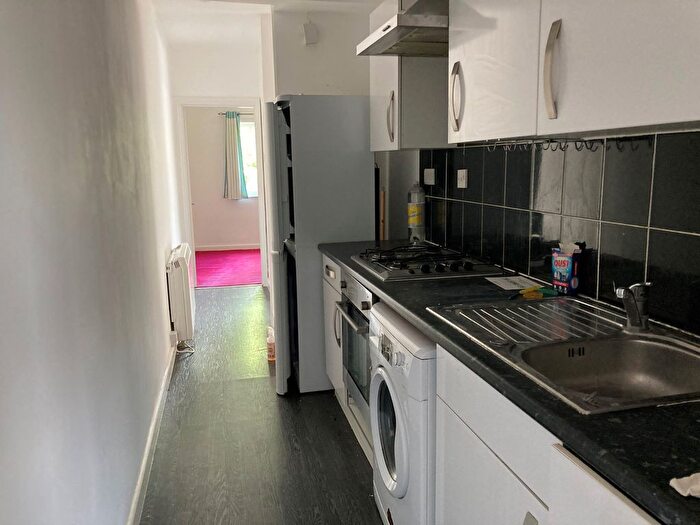 2 Bedroom Flat To Rent In Warren Avenue, Southampton, SO16