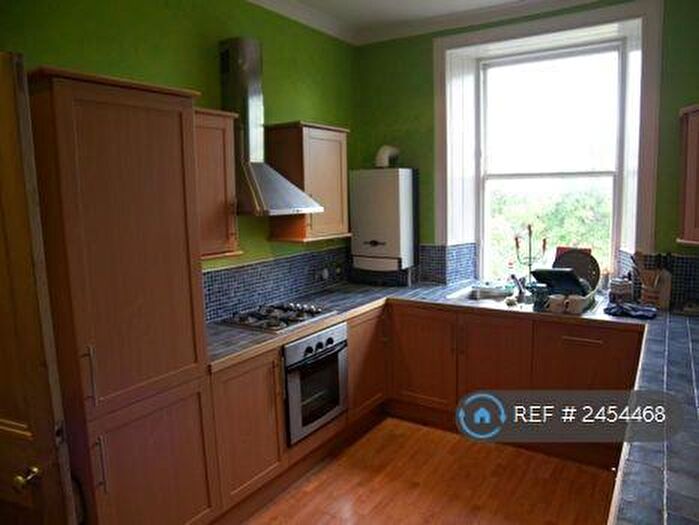 3 Bedroom Flat To Rent In South Oxford Street, Edinburgh, EH8