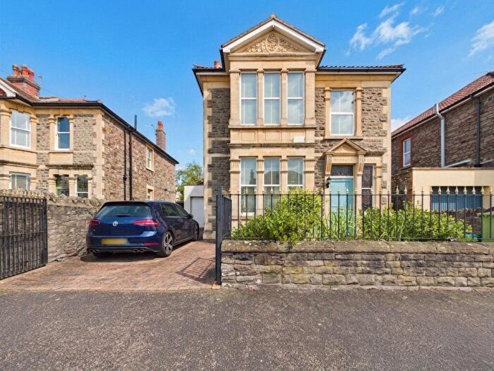 3 Bedroom Detached House For Sale In Charlton Road, Kingswood, Bristol, BS15