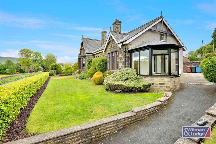 5 Bedroom Bungalow For Sale In Green Lane, Glusburn, BD20