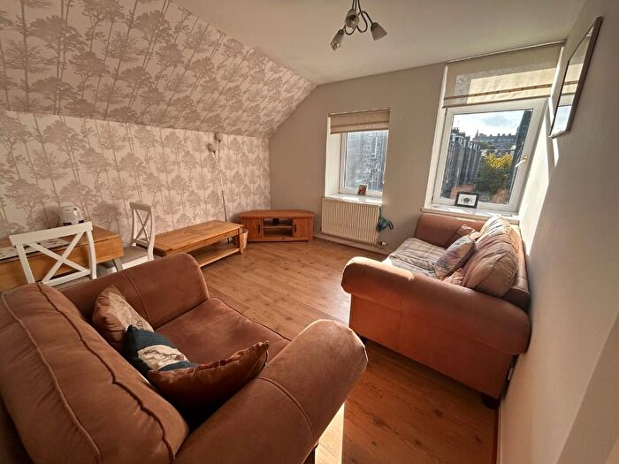 2 Bedroom Flat To Rent In Raeburn Place, Rosemount, Aberdeen, AB25