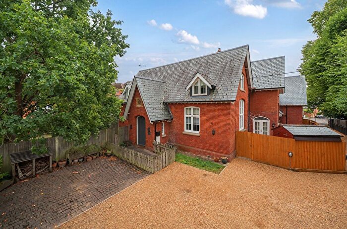3 Bedroom Semi-Detached House For Sale In Reading Road, Wokingham, Berkshire, RG41