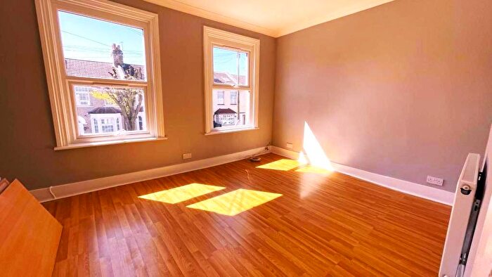 3 Bedroom End Of Terrace House To Rent In Hampshire Close, Edmonton, N18