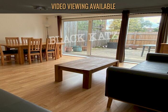 4 Bedroom Flat To Rent In Old Kent Road, London SE1