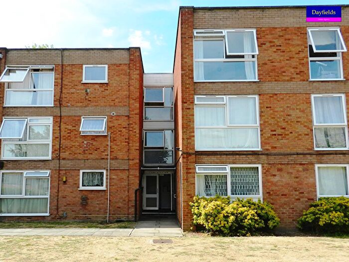 2 Bedroom Flat To Rent In Adamsrill Close, Enfield, EN1