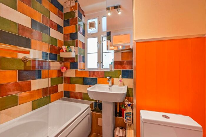 1 Bedroom Flat To Rent In Watts Street, Wapping, London, E1W