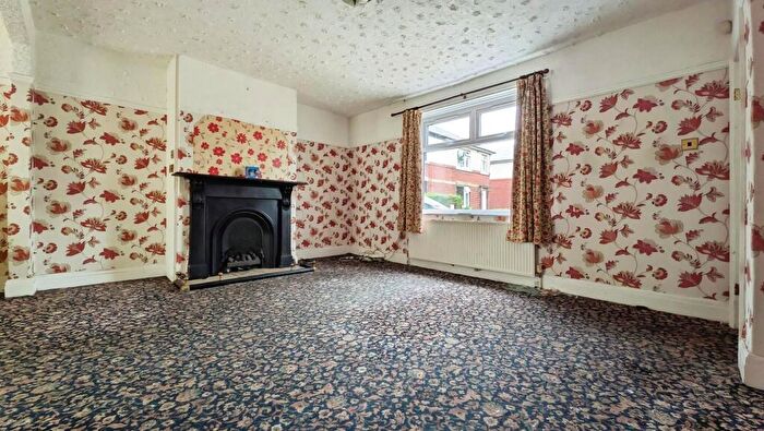 3 Bedroom Semi-Detached House For Sale In Stoneleigh Road, Saddleworth, OL4
