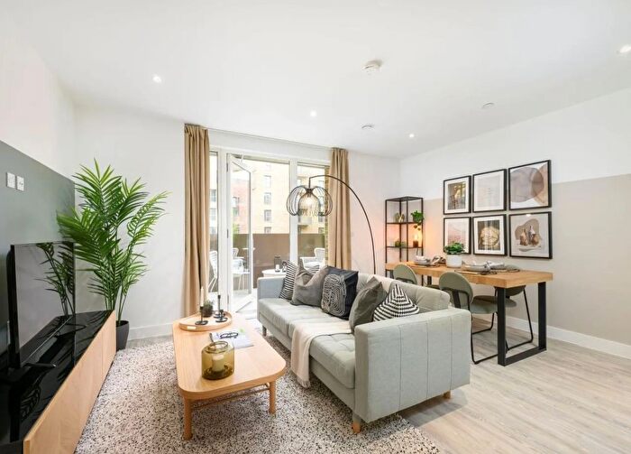 2 Bedroom Flat To Rent In Appledore Court, Frederick Street, TW3