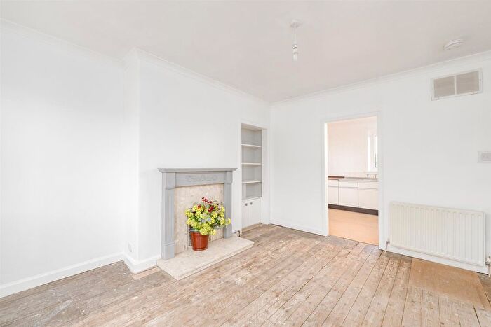 2 Bedroom Flat For Sale In Orchard Park, Kelso, TD5