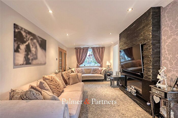 5 Bedroom Detached House For Sale In Gandalfs Ride, South Woodham Ferrers, Chelmsford, Essex, CM3