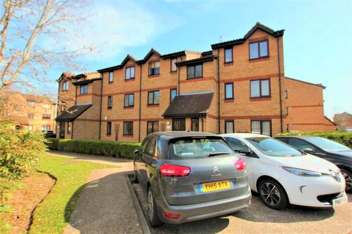 1 Bedroom Apartment To Rent In Courtlands Close Nth Wat, Watford, WD24
