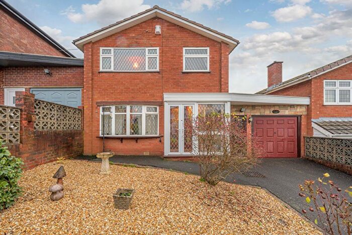 3 Bedroom Detached House For Sale In The Knoll, Kingswinford, DY6
