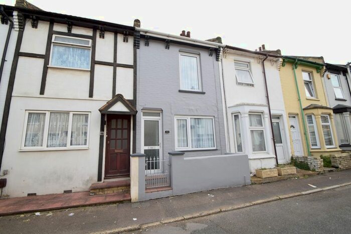 3 Bedroom Terraced House To Rent In Queens Road, Gillingham, Kent, ME7