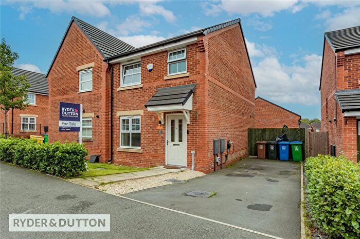 3 Bedroom Semi-detached House For Sale In Ginnell Farm Avenue, Burnedge, Rochdale, Greater Manchester, OL16