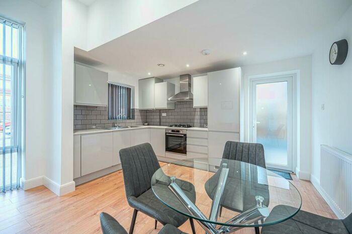 2 Bedroom Bungalow To Rent In Crawford Avenue, Wembley, HA0