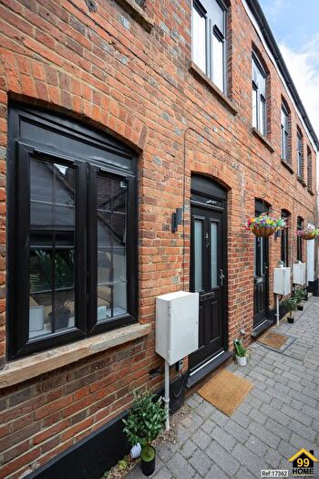 2 Bedroom Terraced House For Sale In East Street, Chesham, Buckinghamshire, HP5