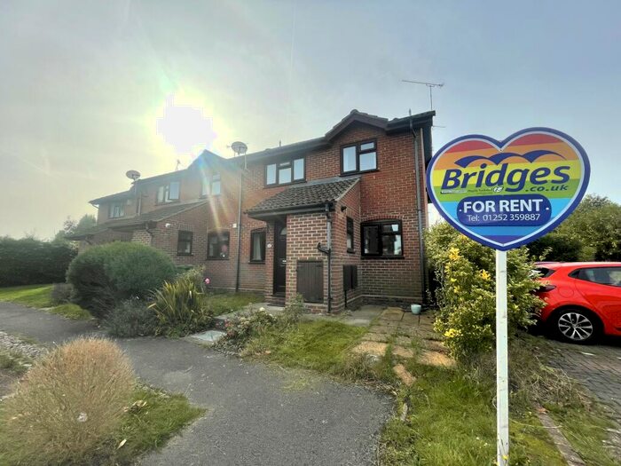 2 Bedroom House To Rent In Kingfisher Walk, Ash, GU12