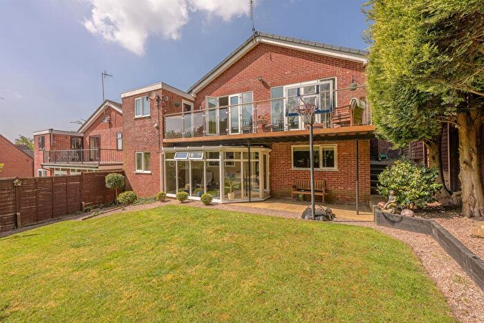 3 Bedroom Detached House For Sale In Perrins Rise, Stourbridge, DY9