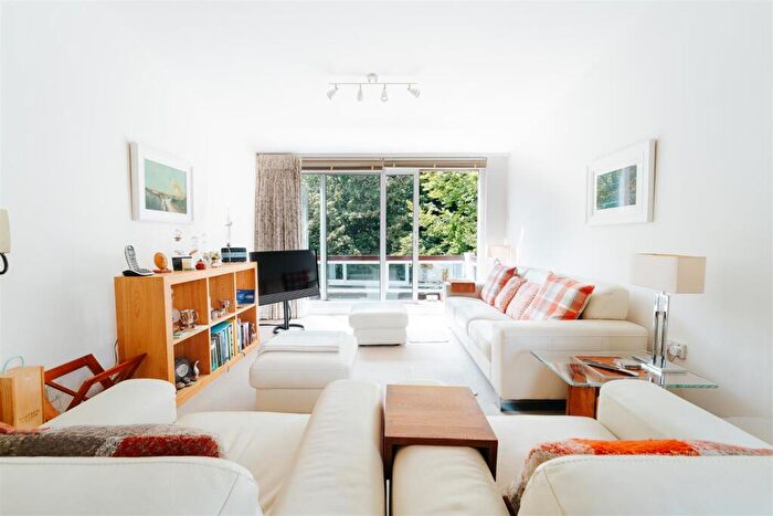 3 Bedroom Flat For Sale In Church Road, Leigh Woods, Bristol, BS8