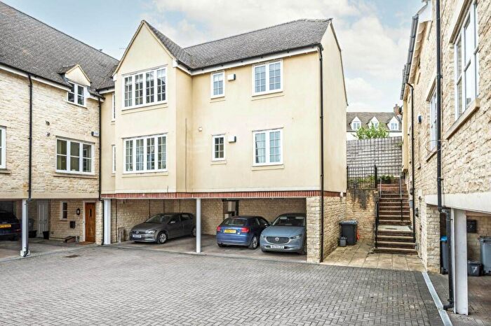 2 Bedroom Apartment For Sale In Merchants Place, Chipping Norton, OX7