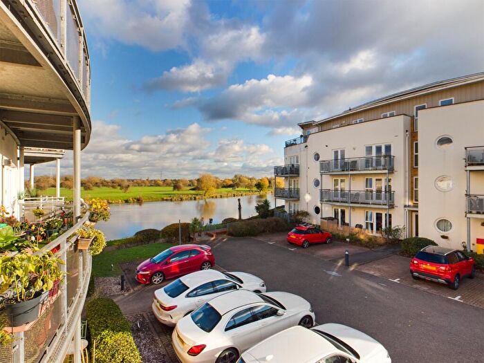 2 Bedroom Apartment To Rent In Chertsey, KT16