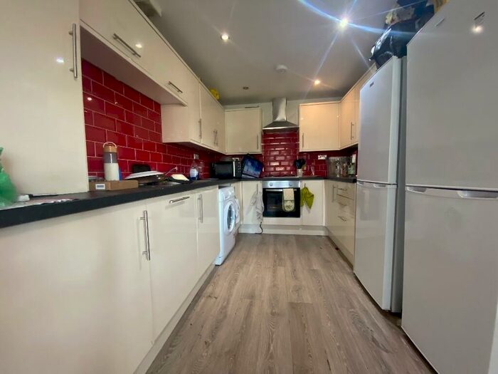 5 Bedroom Flat To Rent In Wyeverne Road, Cardiff(City), CF24