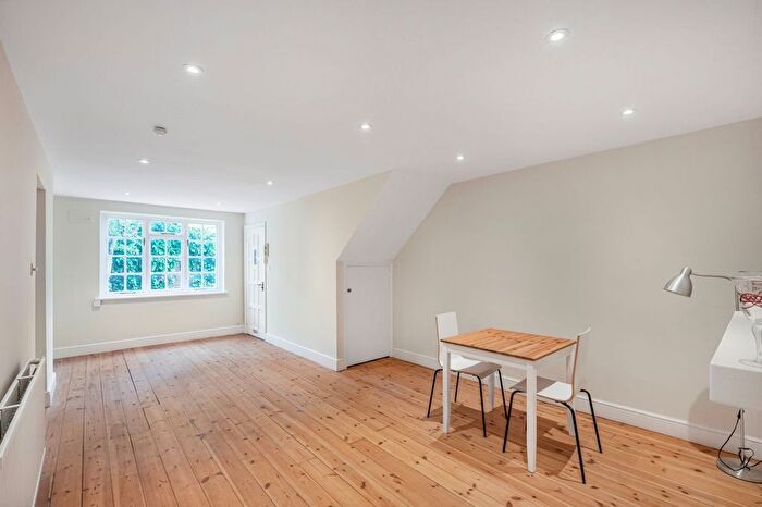 2 Bedroom Flat For Sale In Earlsfield Road, London, SW18