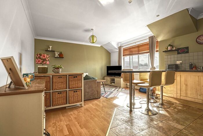 1 Bedroom Flat For Sale In High Street, Waltham Cross, EN8