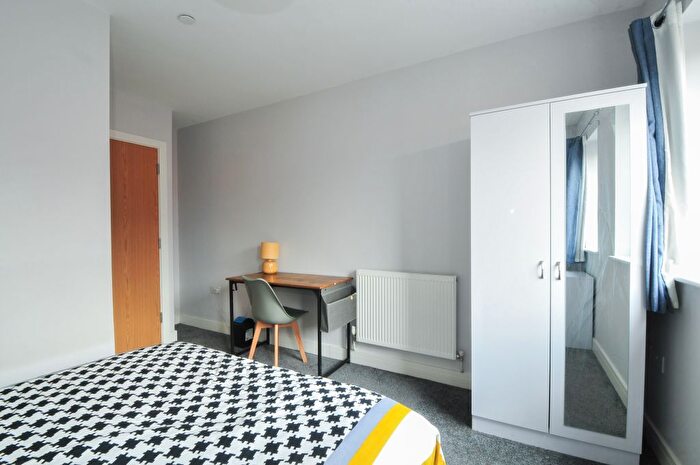 4 Bedroom Town House To Rent In Moss Lane East, Manchester, M16