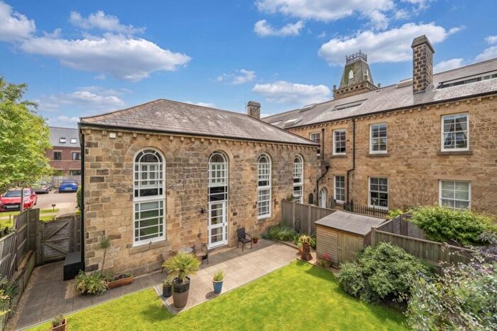 3 Bedroom Semi-Detached House For Sale In Wharfedale Drive, Otley, LS21