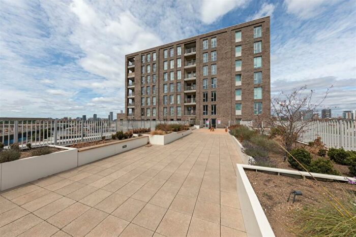 3 Bedroom Apartment To Rent In Copelands Court, Silvertown, E16