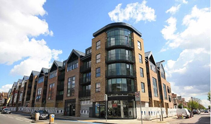2 Bedroom Flat To Rent In Tooting High Street, Tooting, SW17