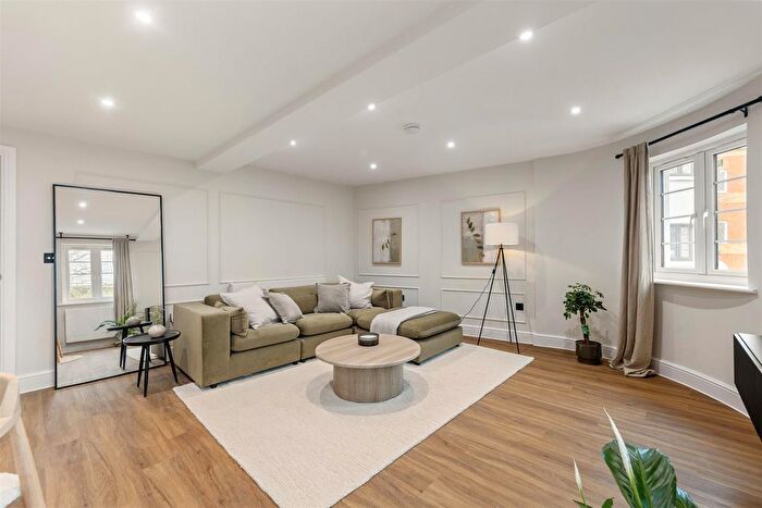 2 Bedroom Flat For Sale In Higham Road, Rushden, NN10