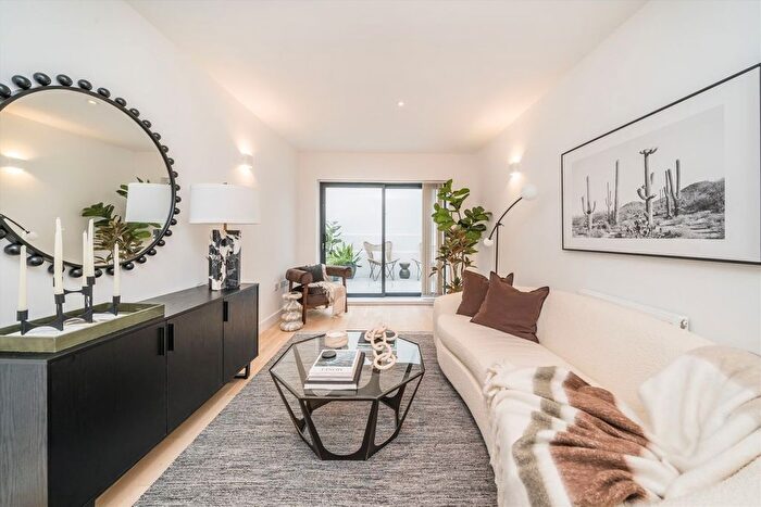 2 Bedroom Flat For Sale In Lillium Mews, Wimbledon, SW19