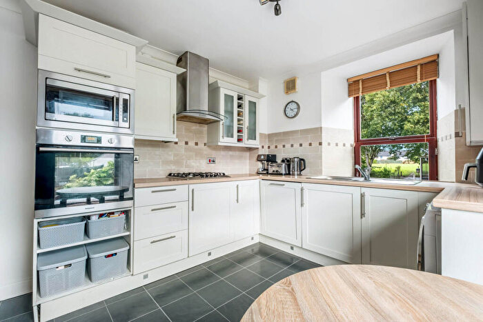4 Bedroom End Of Terrace House For Sale In Heron Rise, Dundee, DD4