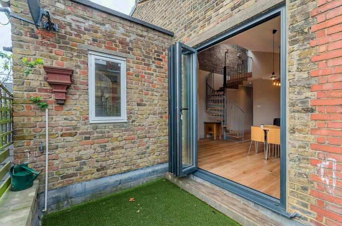 2 Bedroom Flat To Rent In New Kings Road, Parsons Green, London, SW6