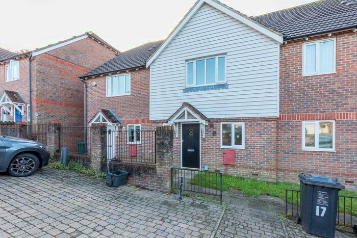 3 Bedroom Terraced House To Rent In Village Close, Brighton, BN41