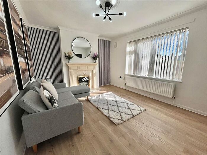 2 Bedroom Property To Rent In Woodside Road, Beeston, Nottingham, NG9