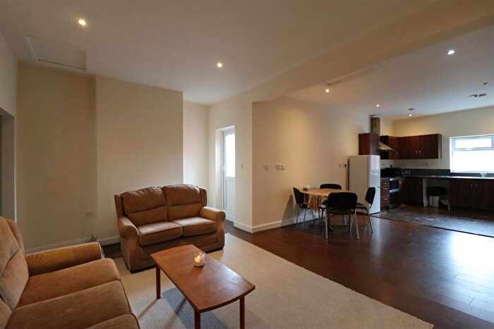 1 Bedroom Apartment To Rent In High Street, Moseley, B14